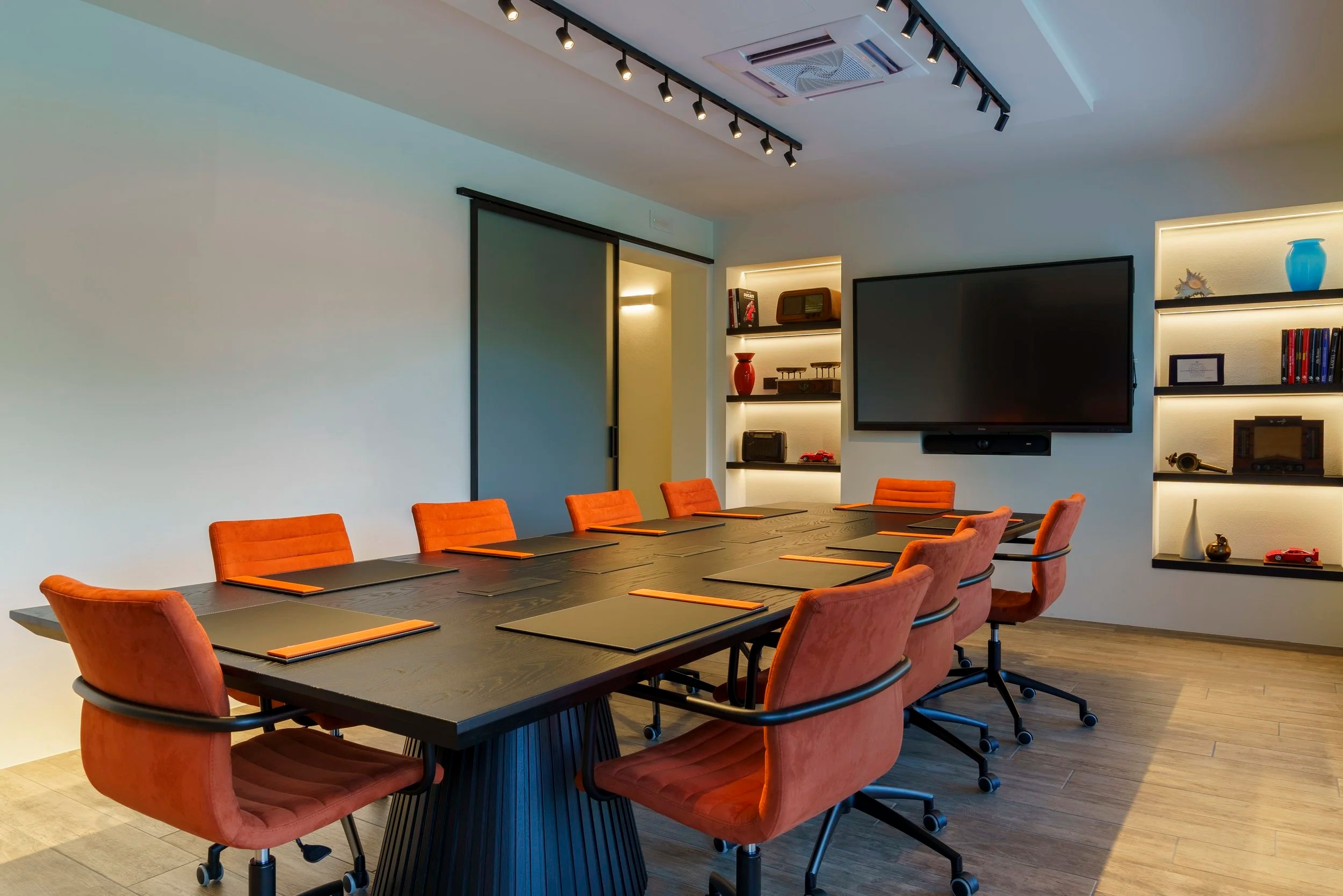 imgi_22_progettoeameetingroom_nohmadinterior